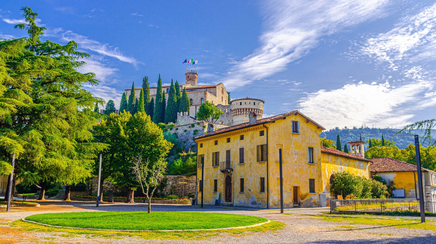 https://mdw-travel-data-us-east-1.s3.amazonaws.com/img/country/Italy/Civic-Tower-of-Brescia/img_01.jpg