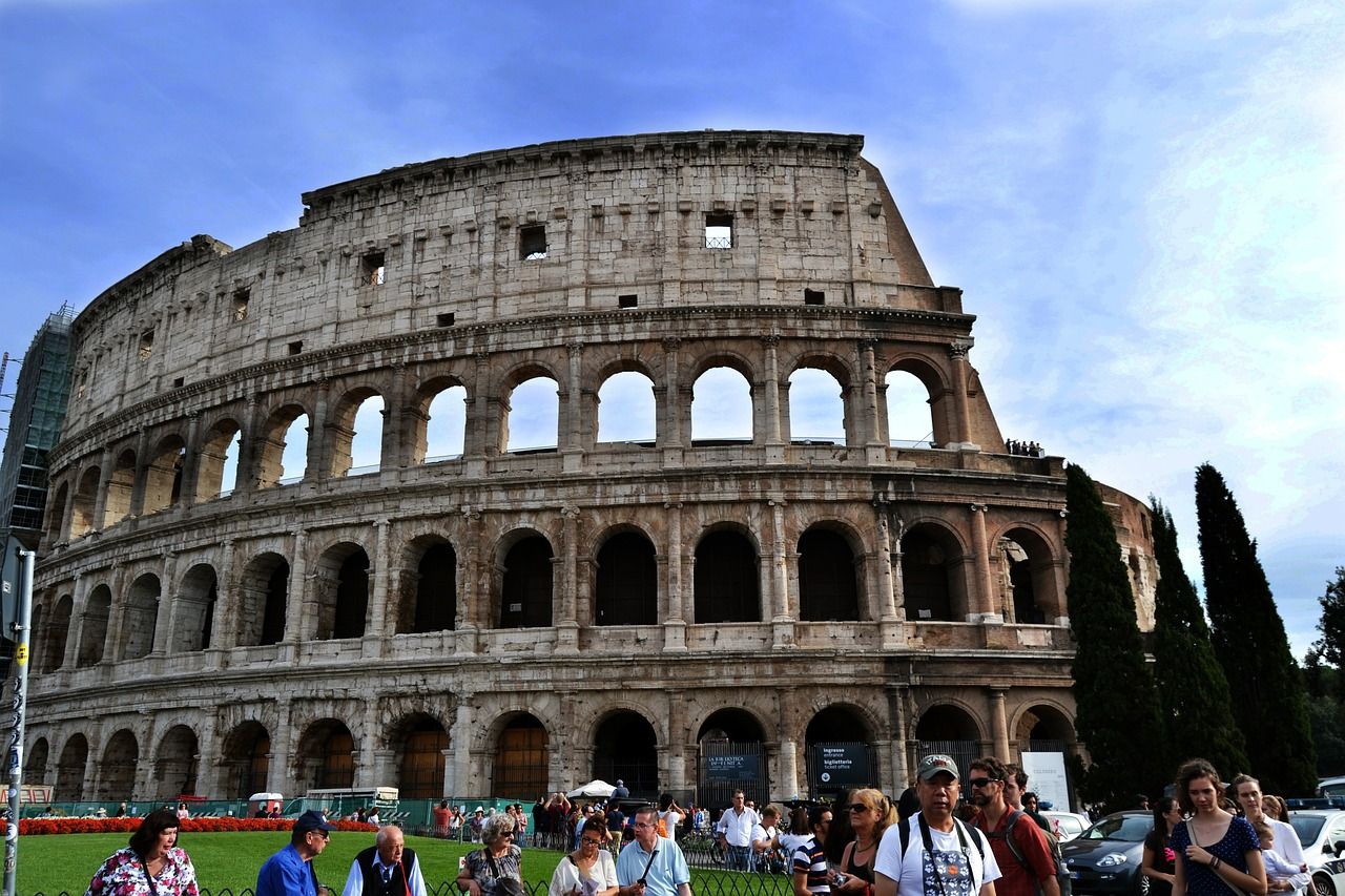 https://mdw-travel-data-us-east-1.s3.amazonaws.com/img/country/Italy/Colosseum/img_02.jpg