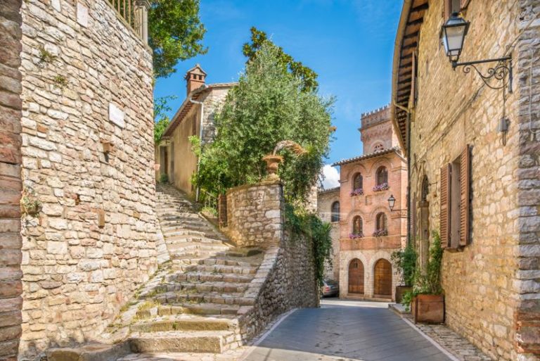 https://mdw-travel-data-us-east-1.s3.amazonaws.com/img/country/Italy/Corciano/img_02.jpg