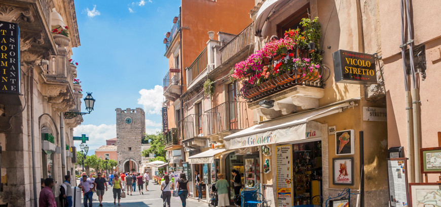 https://mdw-travel-data-us-east-1.s3.amazonaws.com/img/country/Italy/Corso-Umberto/img_02.jpg