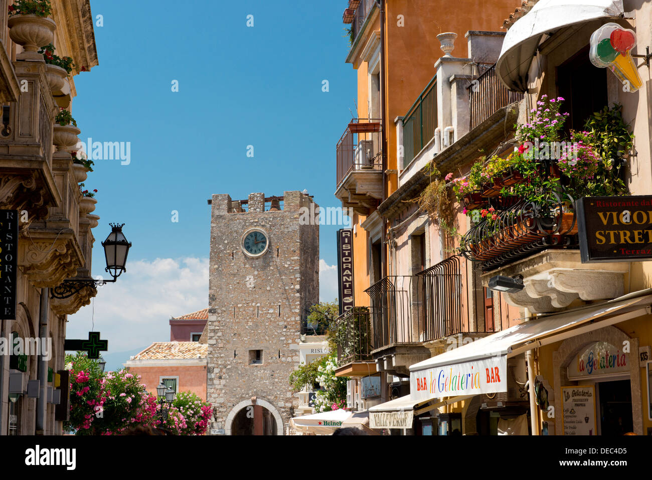 https://mdw-travel-data-us-east-1.s3.amazonaws.com/img/country/Italy/Corso-Umberto/img_03.jpg