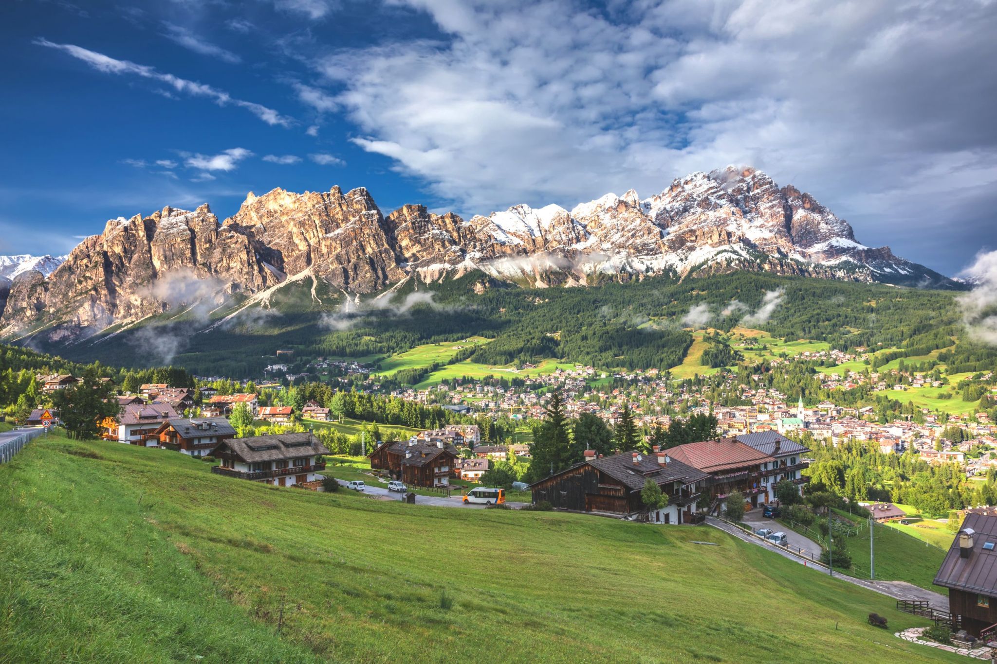 https://mdw-travel-data-us-east-1.s3.amazonaws.com/img/country/Italy/Cortina-dAmpezzo/img_01.jpg