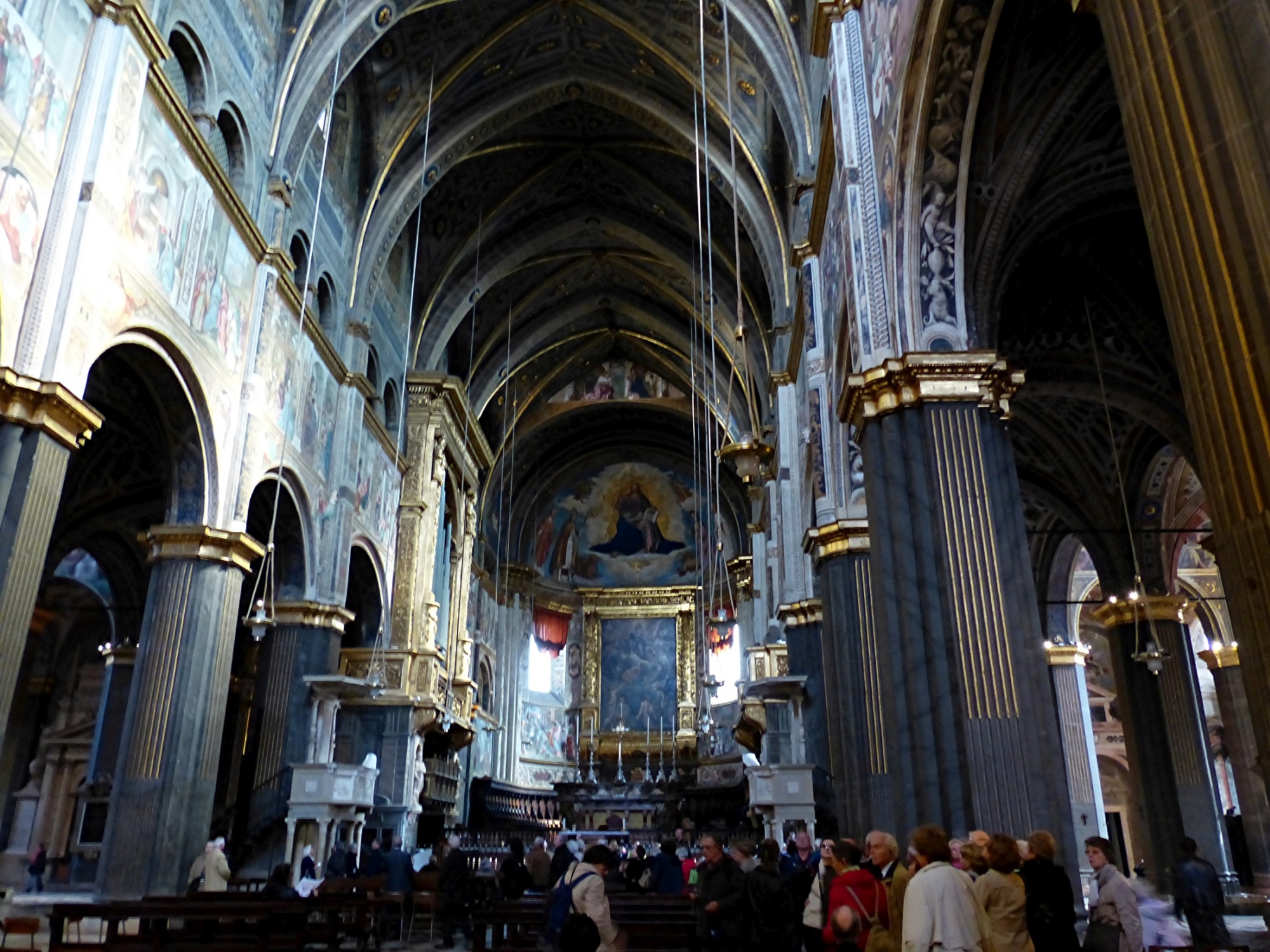 https://mdw-travel-data-us-east-1.s3.amazonaws.com/img/country/Italy/Cremona-Cathedral/img_02.jpg