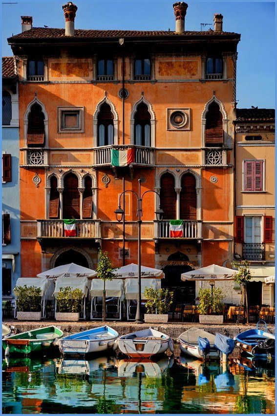 https://mdw-travel-data-us-east-1.s3.amazonaws.com/img/country/Italy/Desenzano-del-Garda/img_03.jpg