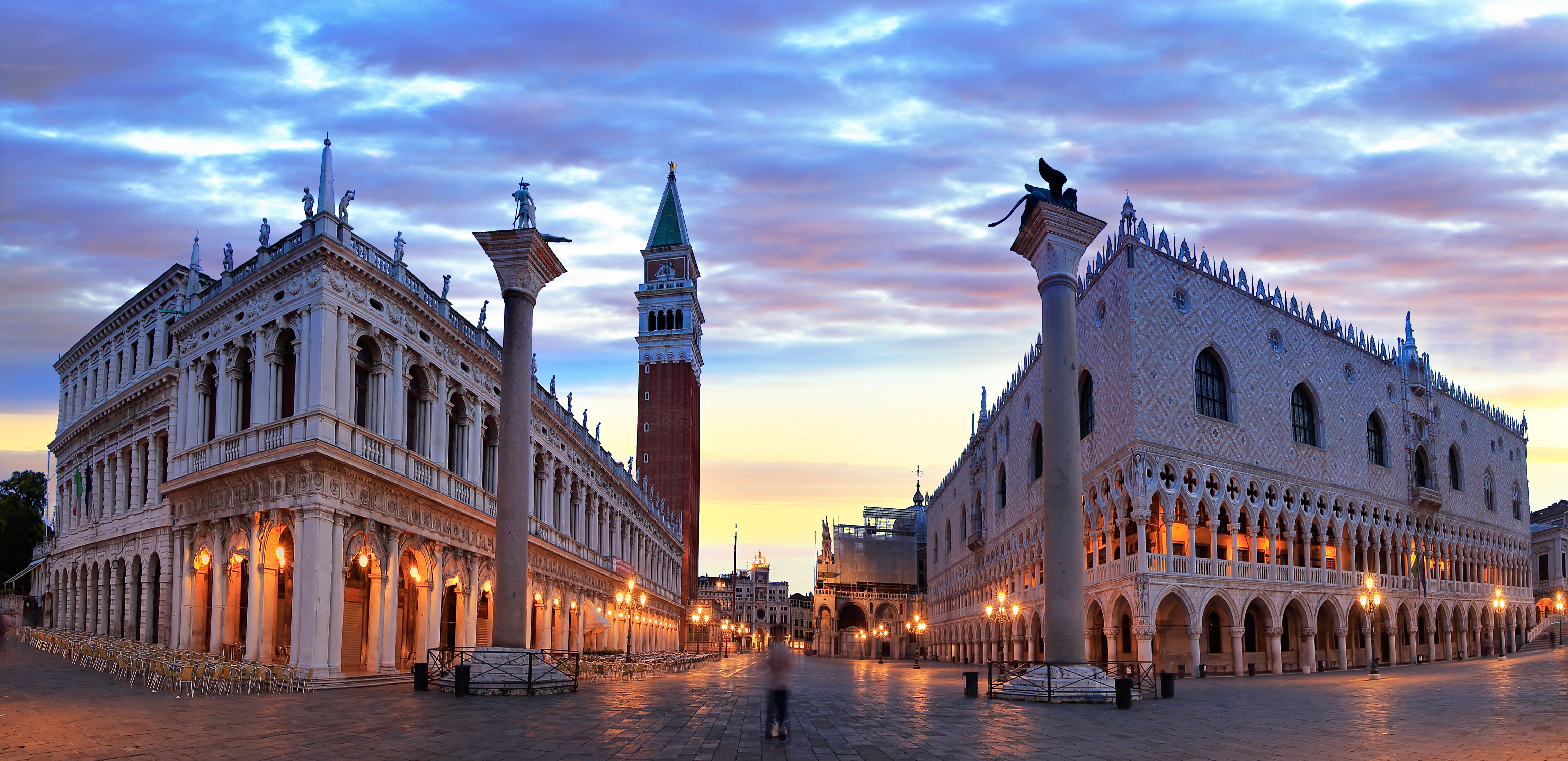 https://mdw-travel-data-us-east-1.s3.amazonaws.com/img/country/Italy/Doges-Palace/img_04.jpg