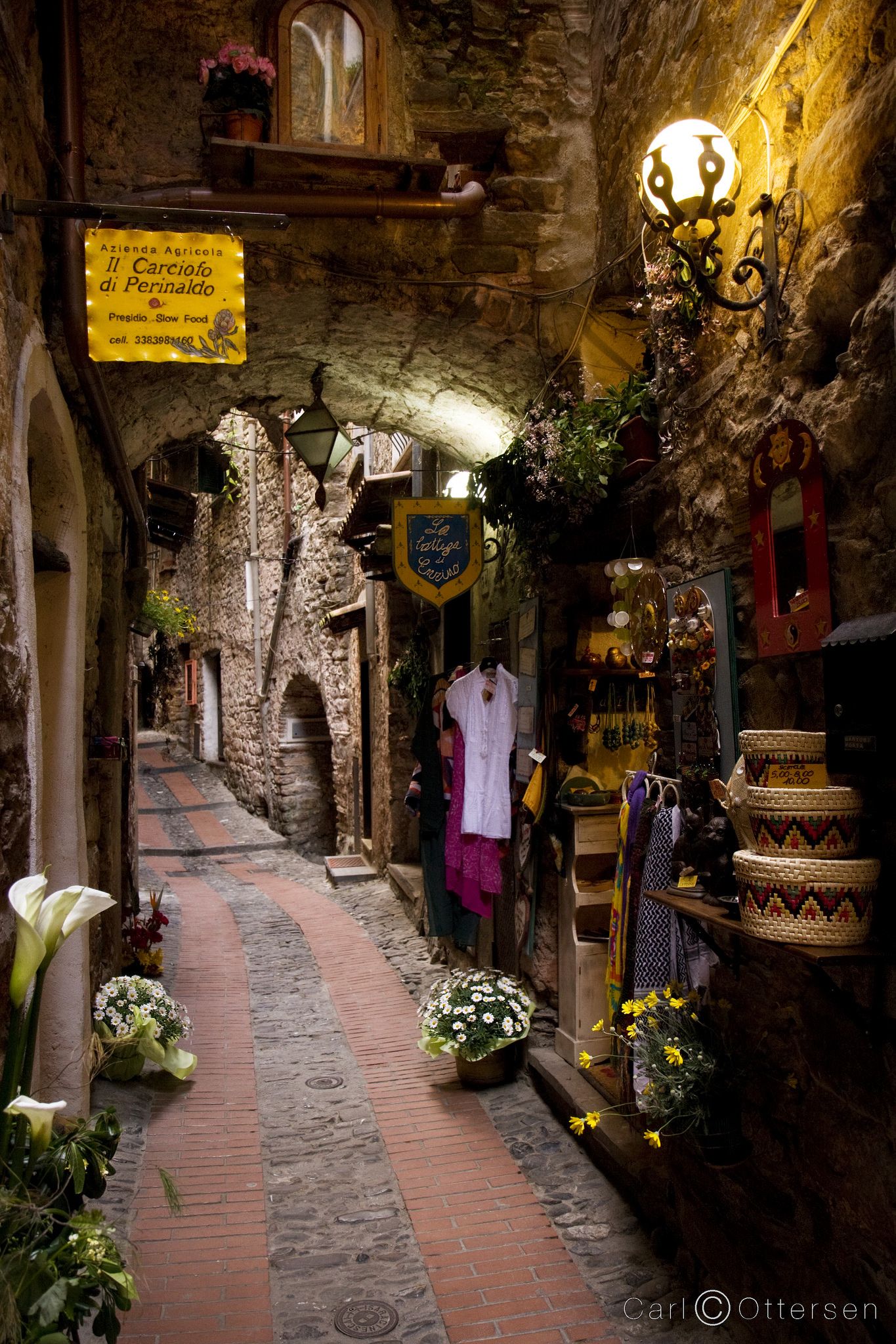 https://mdw-travel-data-us-east-1.s3.amazonaws.com/img/country/Italy/Dolceacqua/img_03.jpg