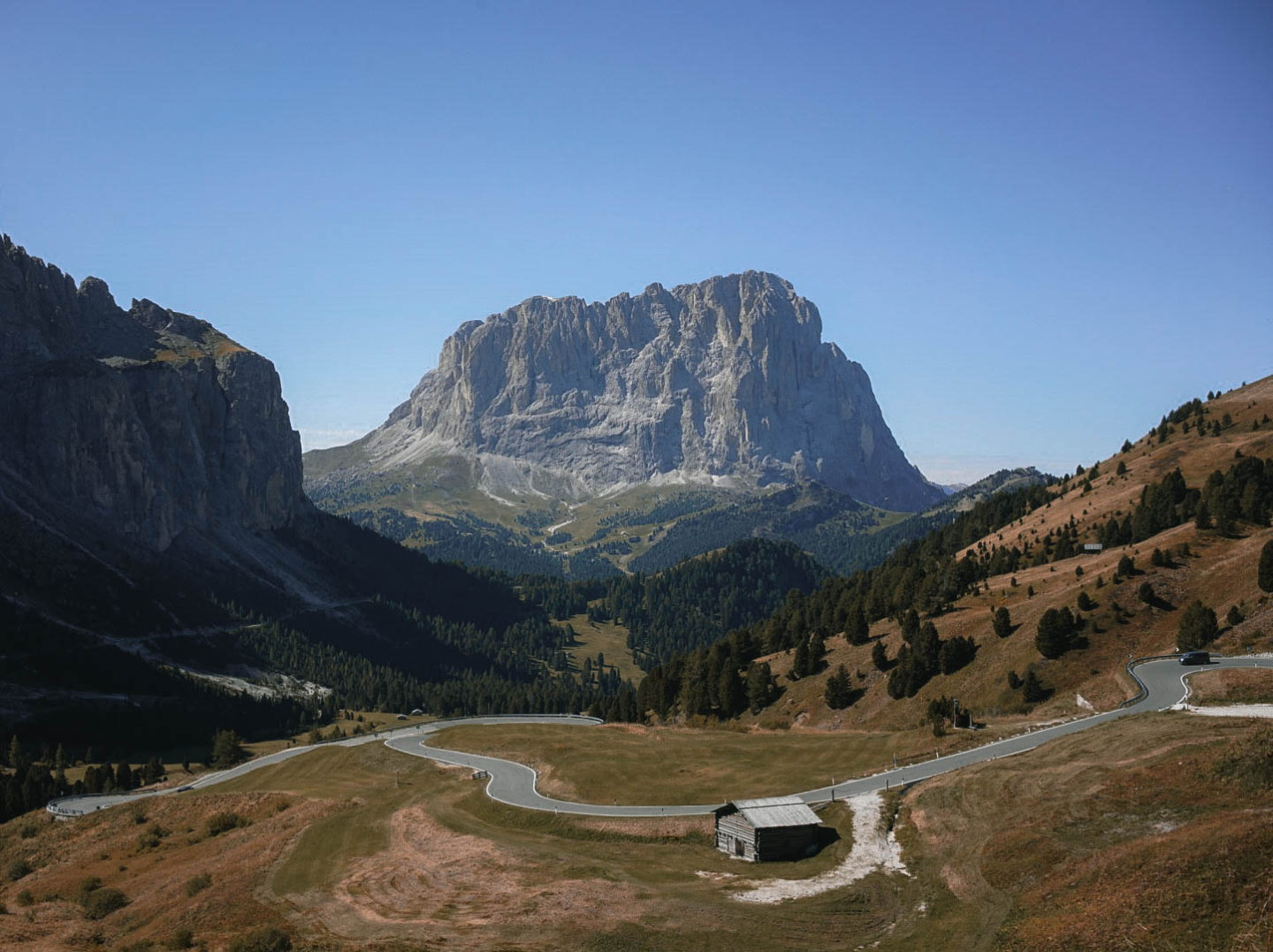 https://mdw-travel-data-us-east-1.s3.amazonaws.com/img/country/Italy/Dolomites/img_03.jpg