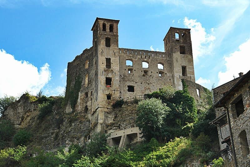 https://mdw-travel-data-us-east-1.s3.amazonaws.com/img/country/Italy/Doria-Castle/img_02.jpg