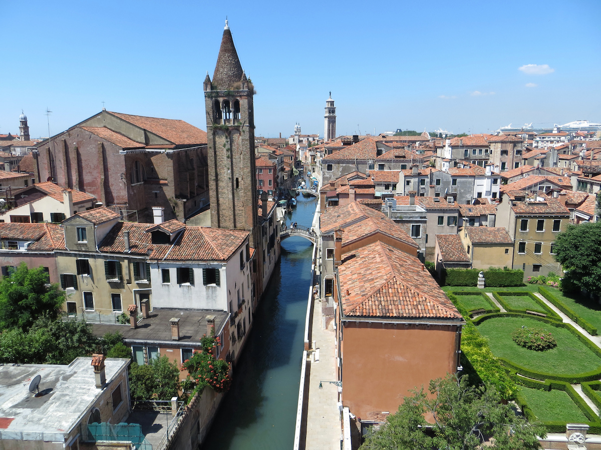 https://mdw-travel-data-us-east-1.s3.amazonaws.com/img/country/Italy/Dorsoduro/img_01.jpg