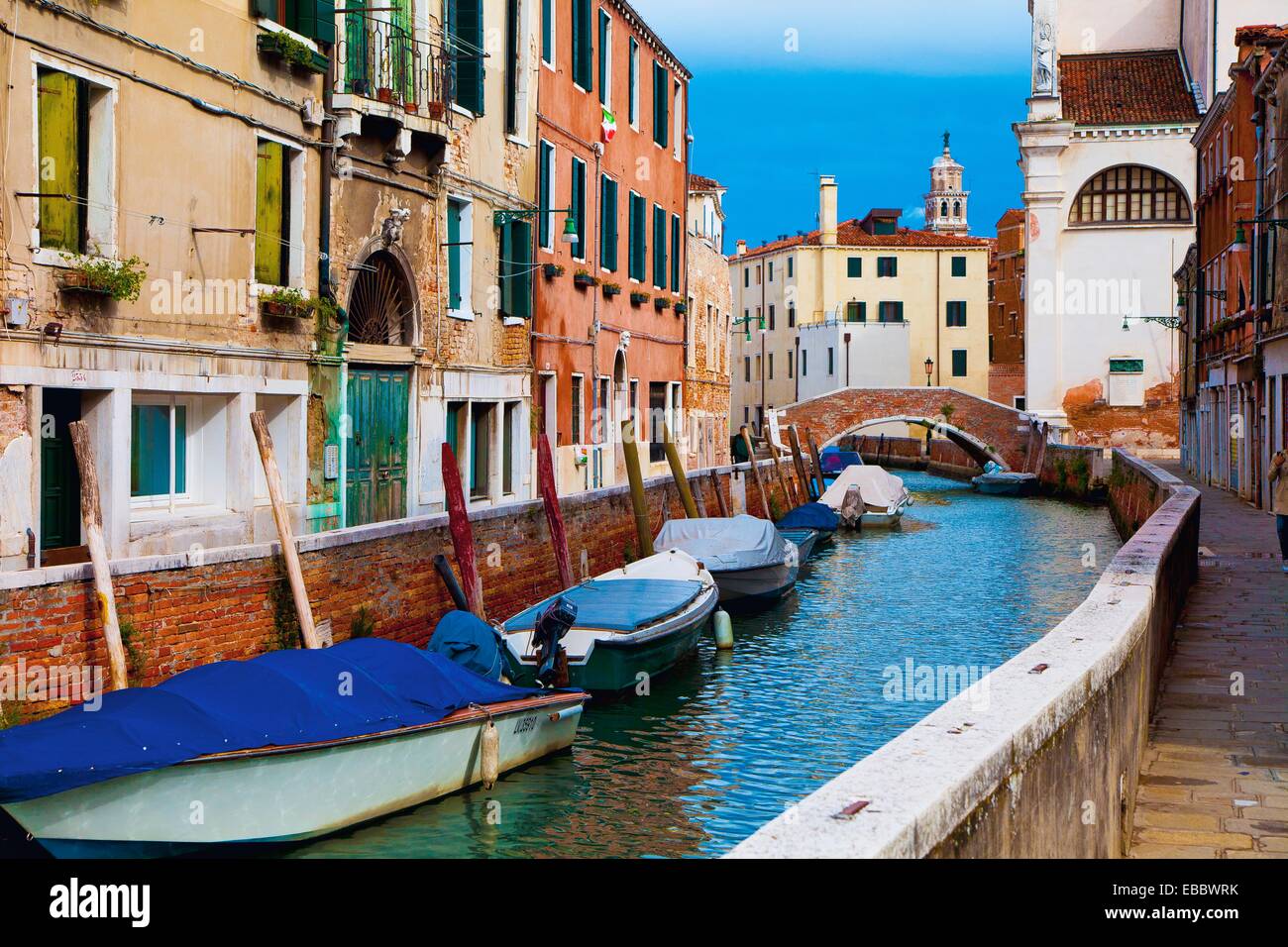 https://mdw-travel-data-us-east-1.s3.amazonaws.com/img/country/Italy/Dorsoduro/img_02.jpg