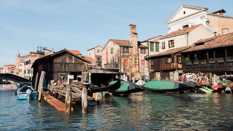https://mdw-travel-data-us-east-1.s3.amazonaws.com/img/country/Italy/Dorsoduro/img_03.jpg