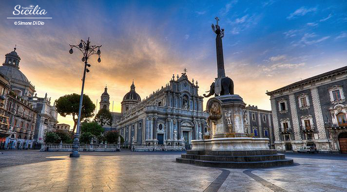 https://mdw-travel-data-us-east-1.s3.amazonaws.com/img/country/Italy/Duomo-di-Catania/img_01.jpg