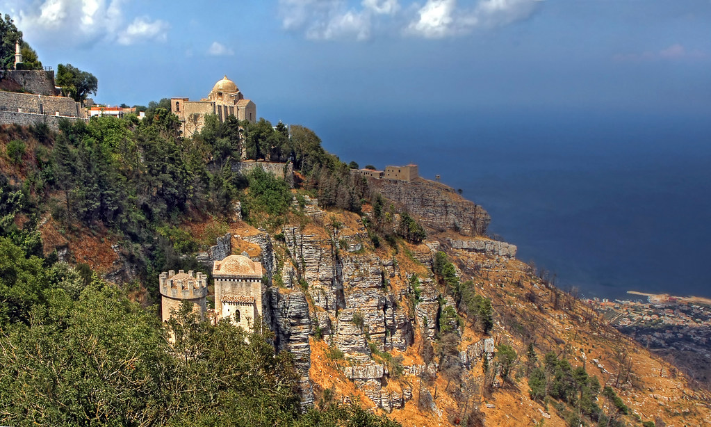 https://mdw-travel-data-us-east-1.s3.amazonaws.com/img/country/Italy/Erice/img_01.jpg