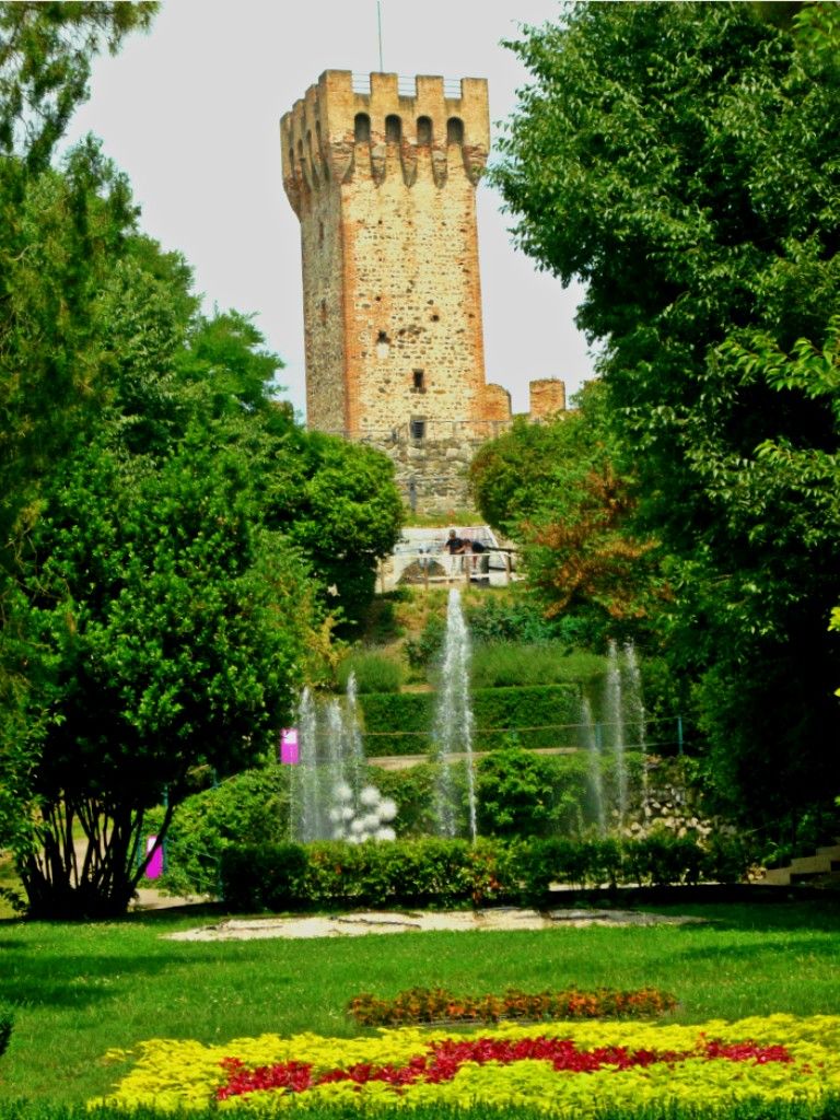 https://mdw-travel-data-us-east-1.s3.amazonaws.com/img/country/Italy/Este/img_01.jpg