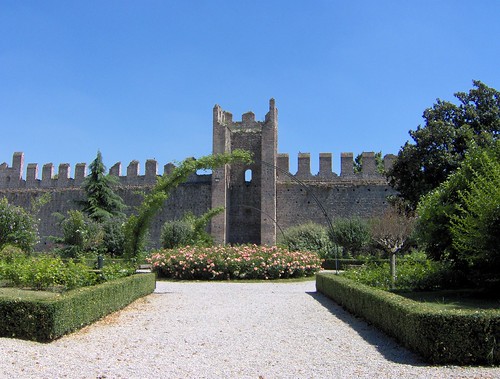 https://mdw-travel-data-us-east-1.s3.amazonaws.com/img/country/Italy/Este/img_03.jpg