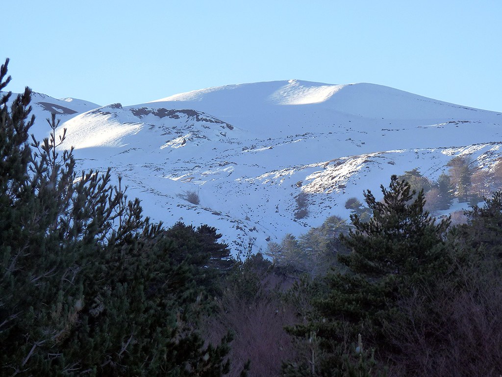 https://mdw-travel-data-us-east-1.s3.amazonaws.com/img/country/Italy/Etna-Regional-Park/img_00.jpg