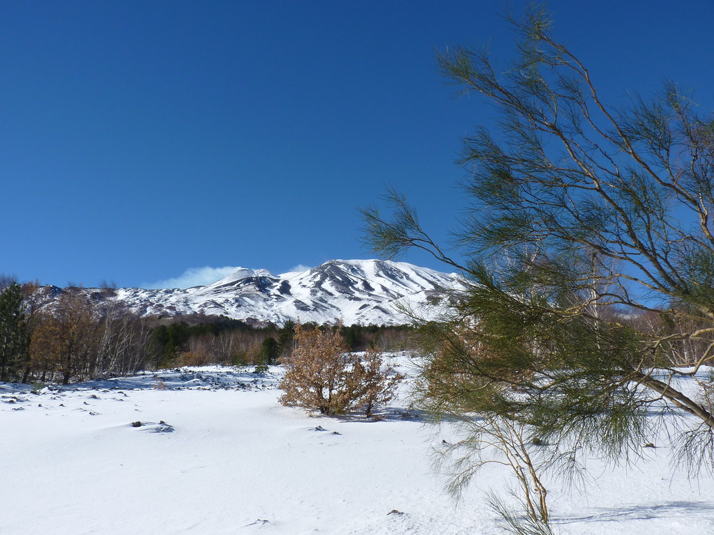 https://mdw-travel-data-us-east-1.s3.amazonaws.com/img/country/Italy/Etna-Regional-Park/img_01.jpg