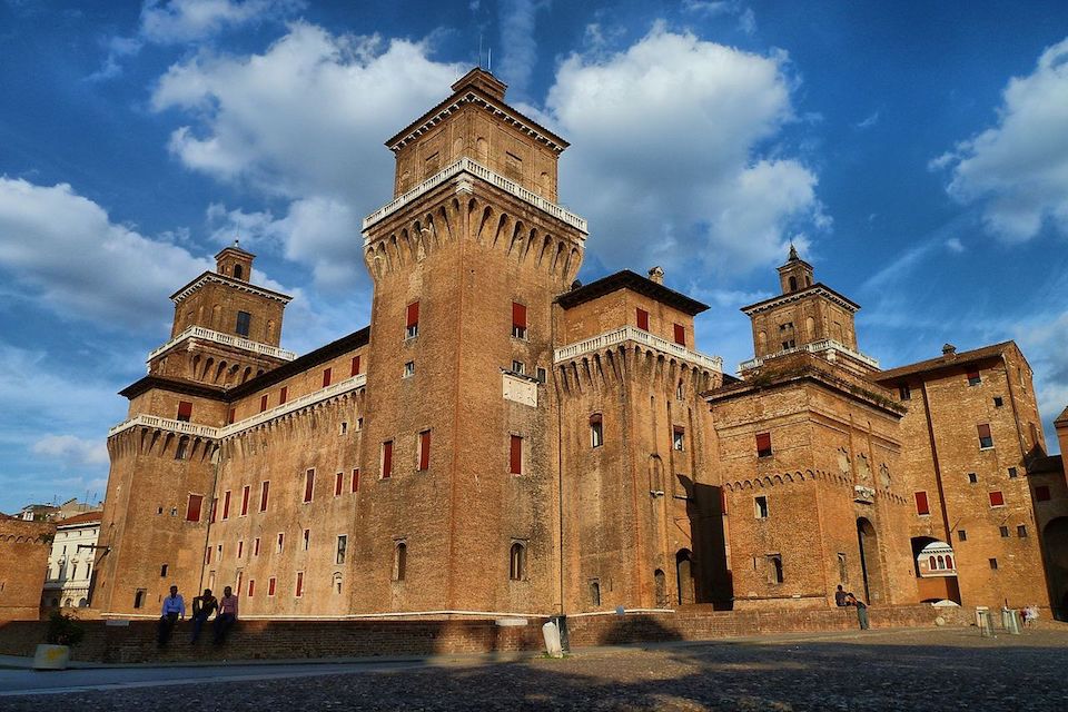 https://mdw-travel-data-us-east-1.s3.amazonaws.com/img/country/Italy/Ferrara/img_01.jpg