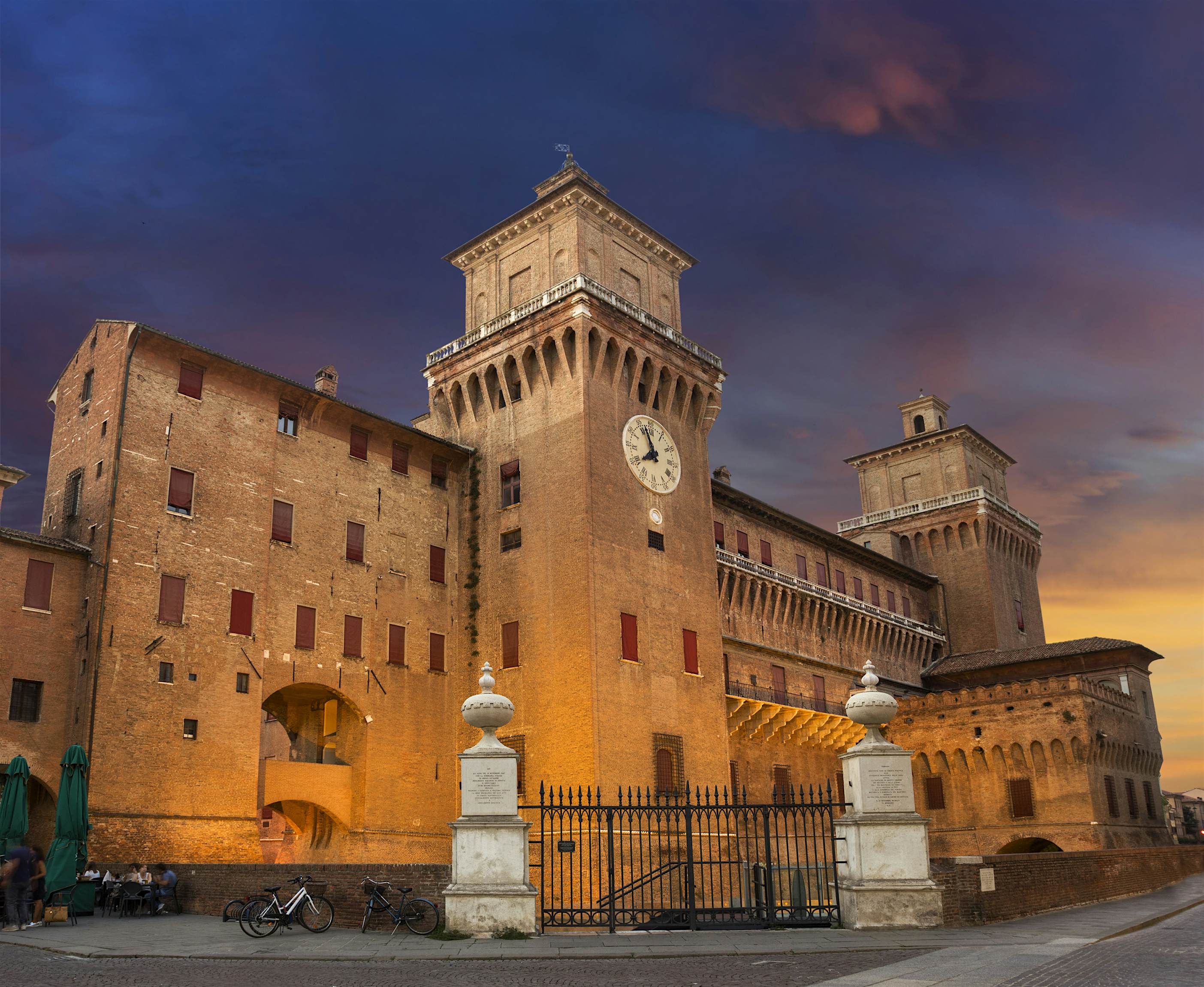 https://mdw-travel-data-us-east-1.s3.amazonaws.com/img/country/Italy/Ferrara/img_02.jpg