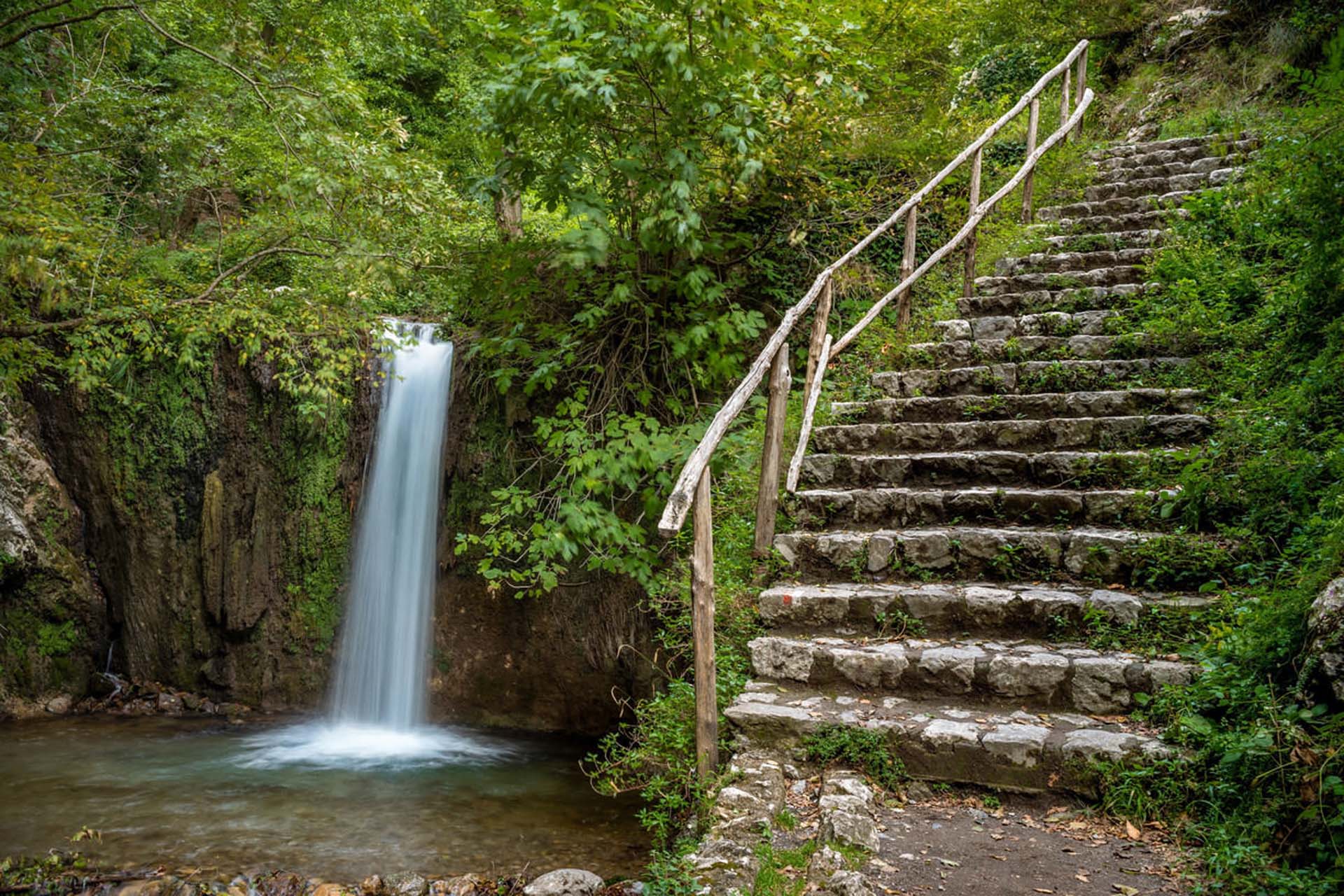 https://mdw-travel-data-us-east-1.s3.amazonaws.com/img/country/Italy/Ferriere-Valley-Nature-Reserve/img_00.jpg