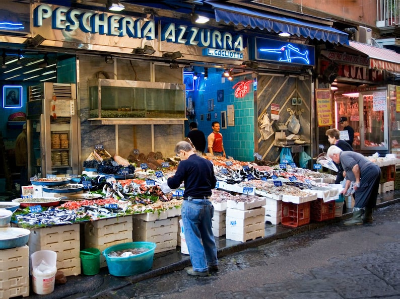 https://mdw-travel-data-us-east-1.s3.amazonaws.com/img/country/Italy/Fish-Market/img_02.jpg