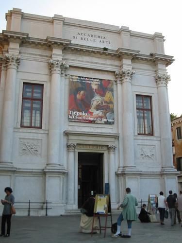 https://mdw-travel-data-us-east-1.s3.amazonaws.com/img/country/Italy/Gallerie-dellAccademia/img_02.jpg