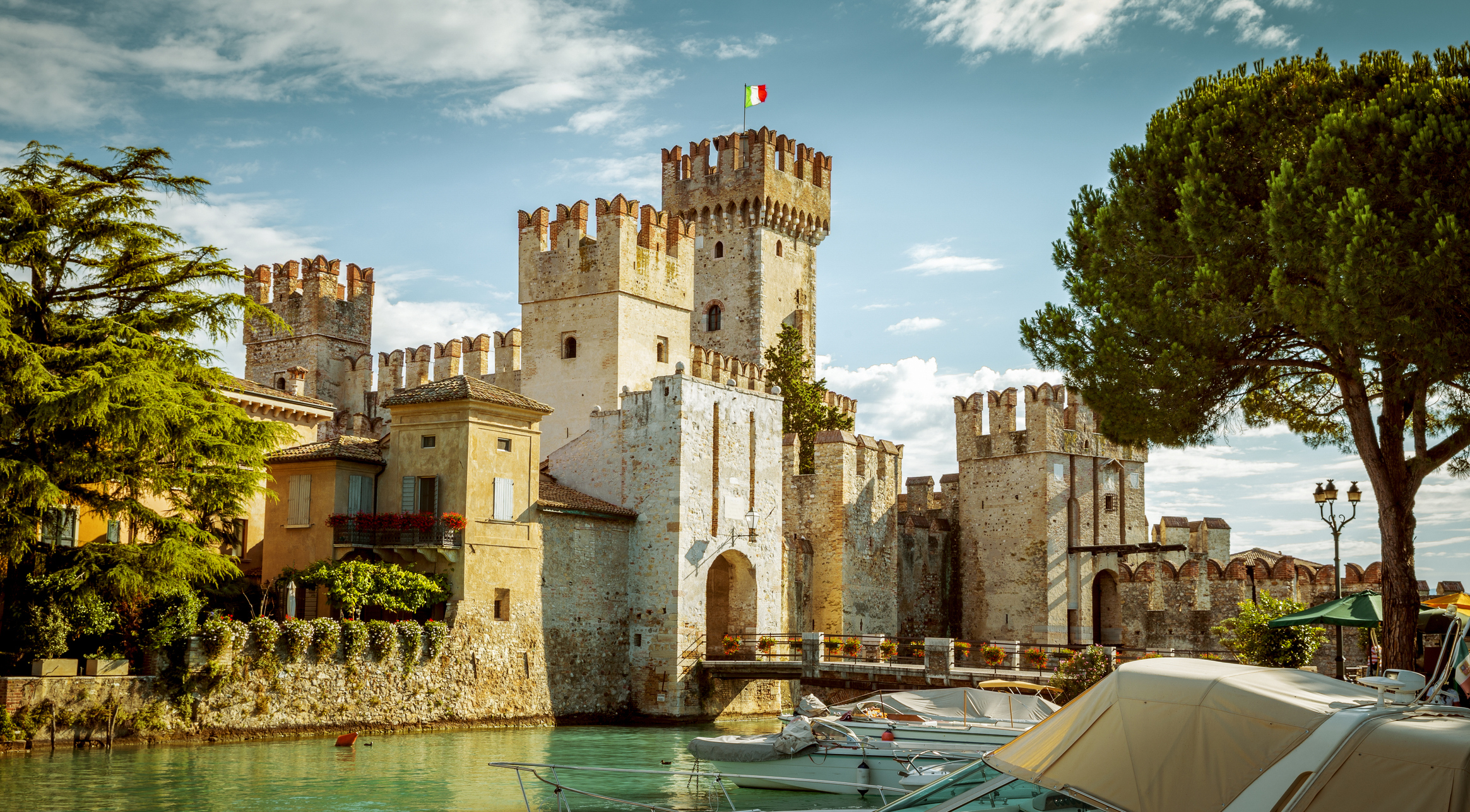 https://mdw-travel-data-us-east-1.s3.amazonaws.com/img/country/Italy/Garda/img_02.jpg