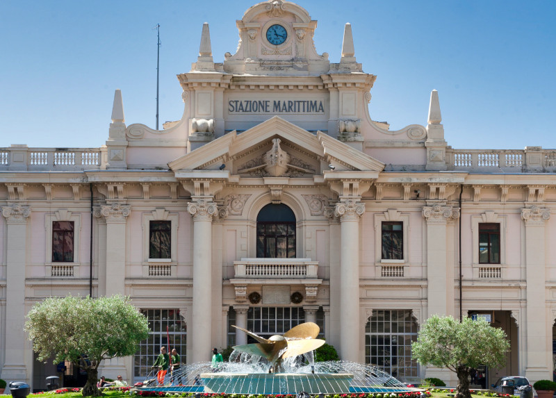 https://mdw-travel-data-us-east-1.s3.amazonaws.com/img/country/Italy/Genoa-Maritime-Station/img_01.jpg