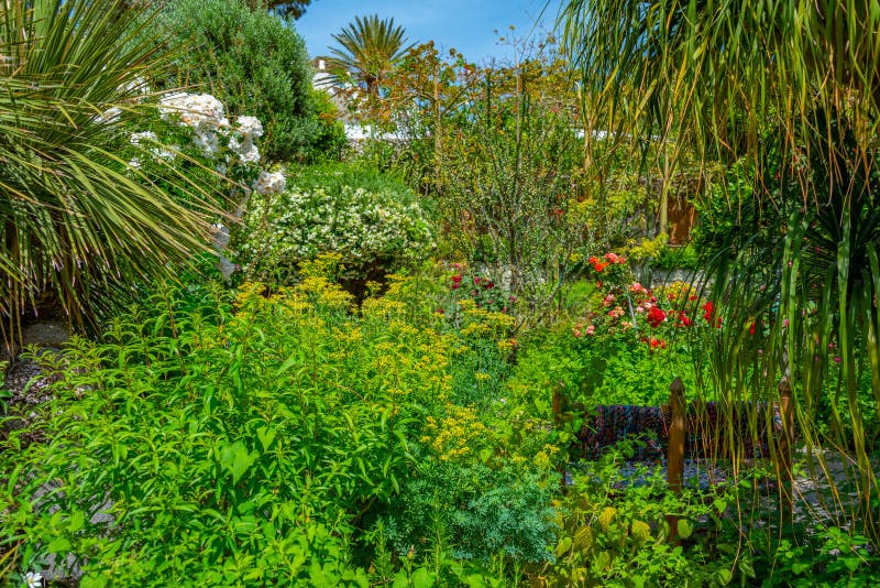 https://mdw-travel-data-us-east-1.s3.amazonaws.com/img/country/Italy/Giardini-Ravino/img_01.jpg