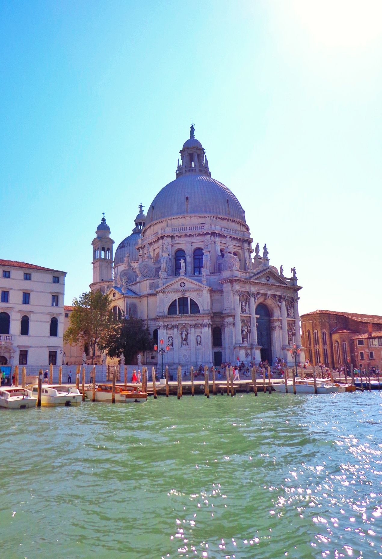 https://mdw-travel-data-us-east-1.s3.amazonaws.com/img/country/Italy/Grand-Canal/img_01.jpg