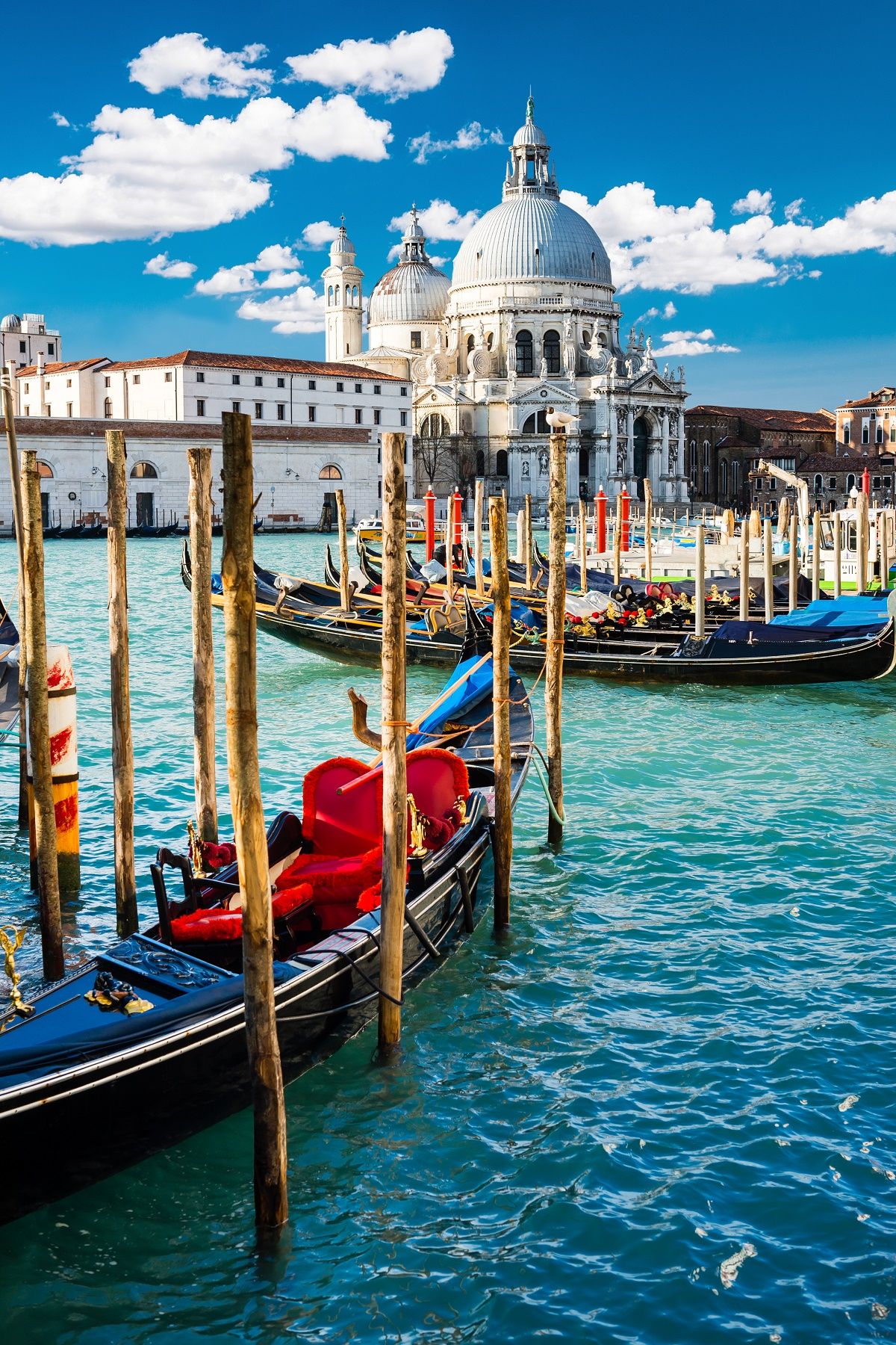https://mdw-travel-data-us-east-1.s3.amazonaws.com/img/country/Italy/Grand-Canal/img_04.jpg