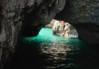 https://mdw-travel-data-us-east-1.s3.amazonaws.com/img/country/Italy/Grotta-dello-Smeraldo/img_01.jpg