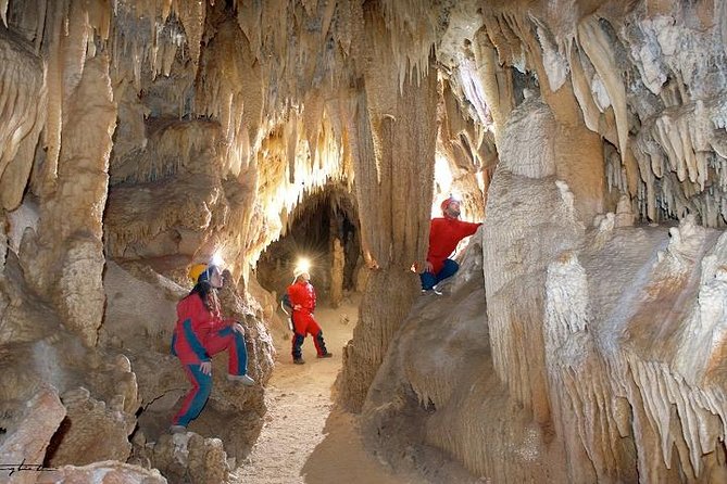 https://mdw-travel-data-us-east-1.s3.amazonaws.com/img/country/Italy/Grotte-di-Castellana/img_02.jpg