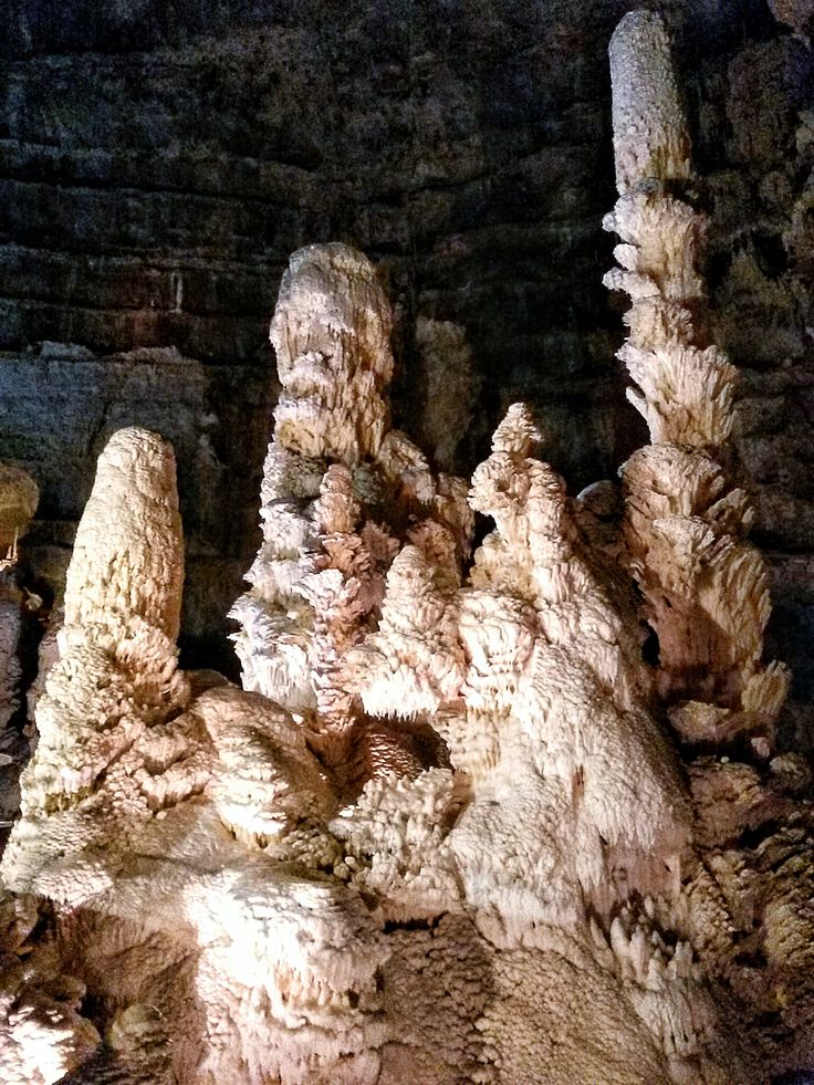 https://mdw-travel-data-us-east-1.s3.amazonaws.com/img/country/Italy/Grotte-di-Frasassi/img_01.jpg