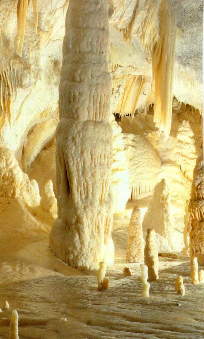https://mdw-travel-data-us-east-1.s3.amazonaws.com/img/country/Italy/Grotte-di-Frasassi/img_02.jpg