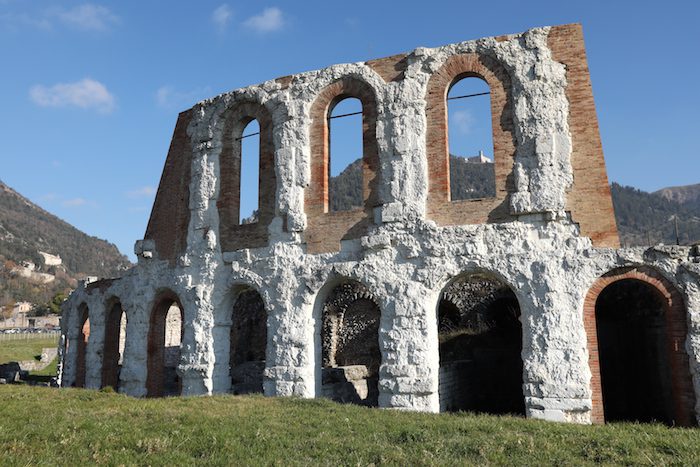 https://mdw-travel-data-us-east-1.s3.amazonaws.com/img/country/Italy/Gubbio/img_02.jpg