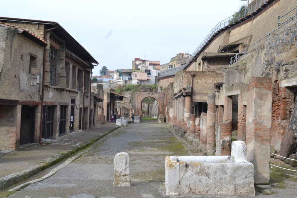 https://mdw-travel-data-us-east-1.s3.amazonaws.com/img/country/Italy/Herculaneum-Archaeological-Park/img_02.jpg