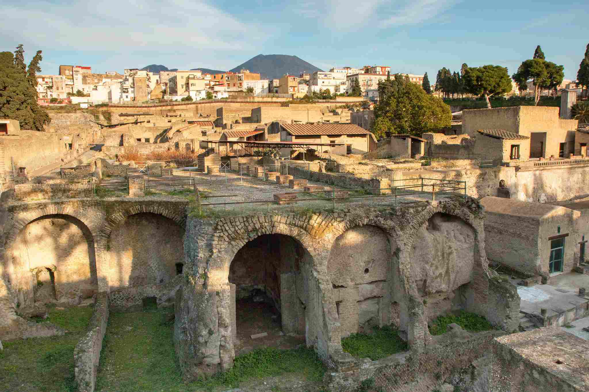 https://mdw-travel-data-us-east-1.s3.amazonaws.com/img/country/Italy/Herculaneum-Archaeological-Park/img_03.jpg
