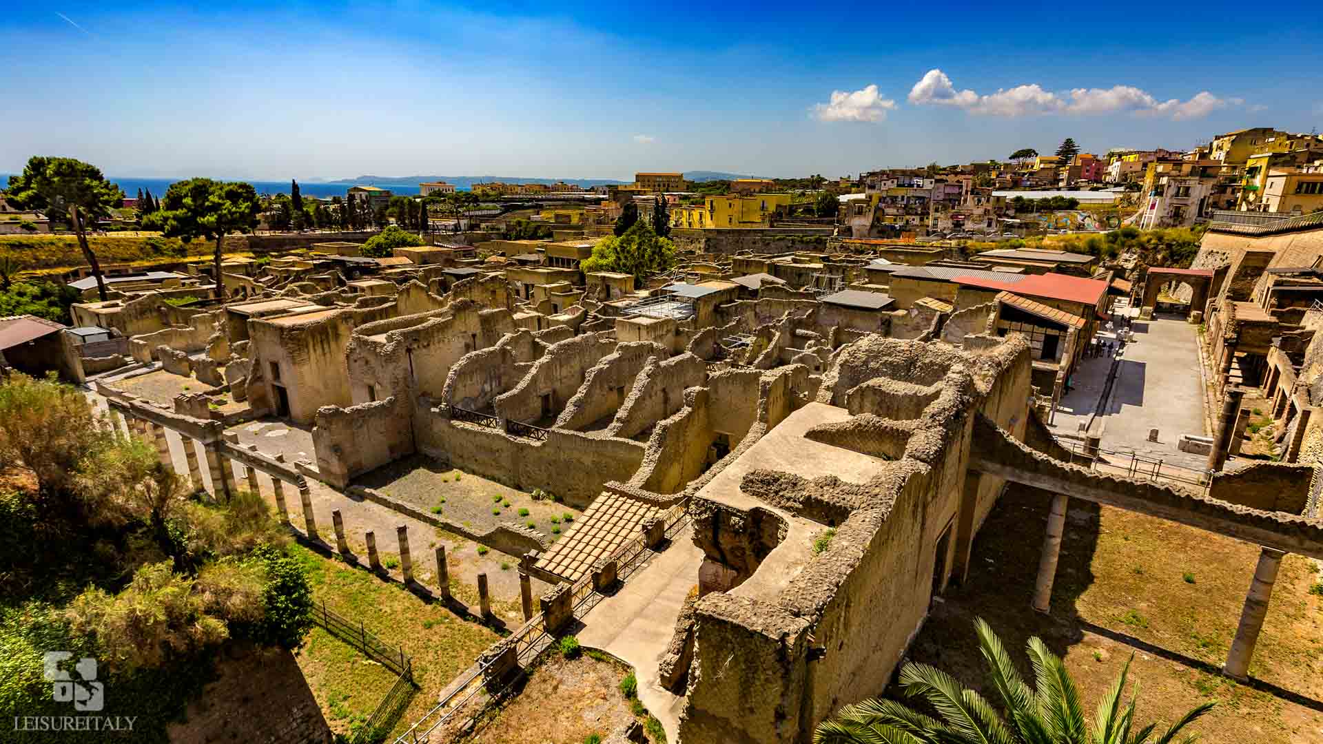 https://mdw-travel-data-us-east-1.s3.amazonaws.com/img/country/Italy/Herculaneum/img_00.jpg