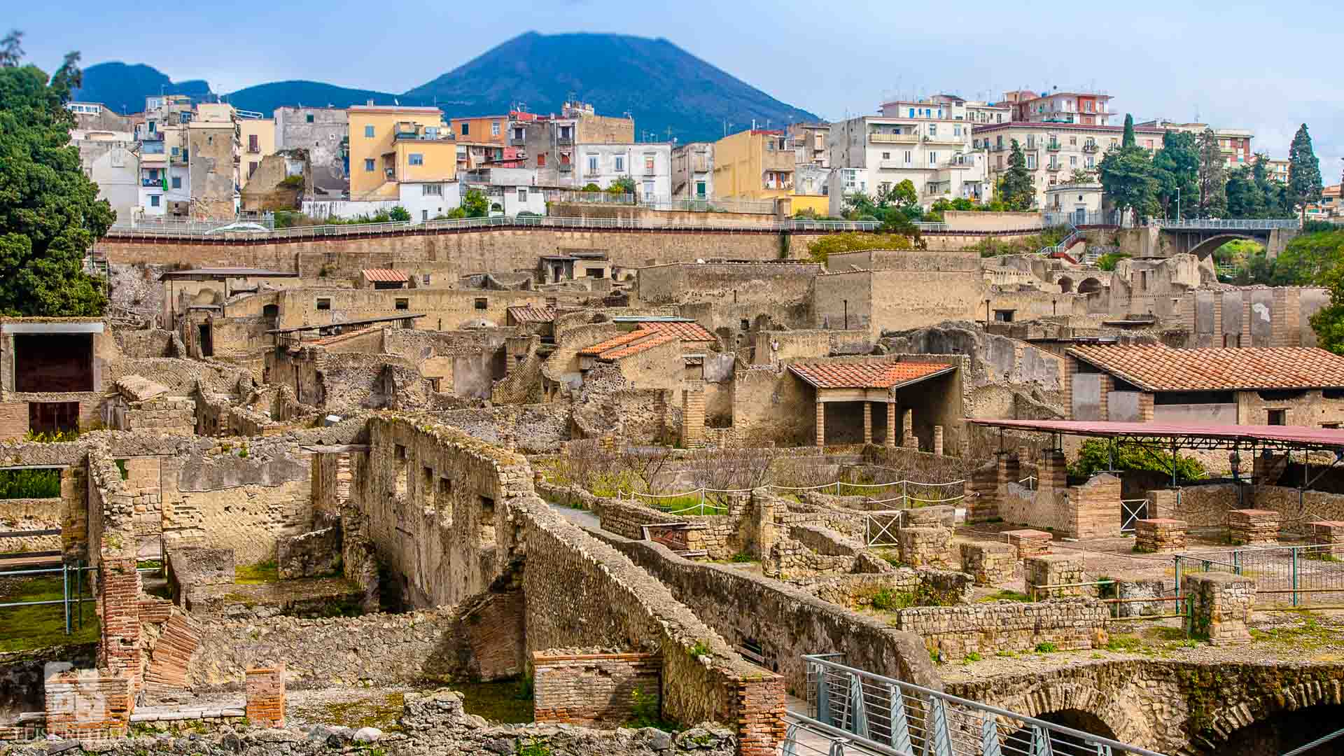 https://mdw-travel-data-us-east-1.s3.amazonaws.com/img/country/Italy/Herculaneum/img_01.jpg