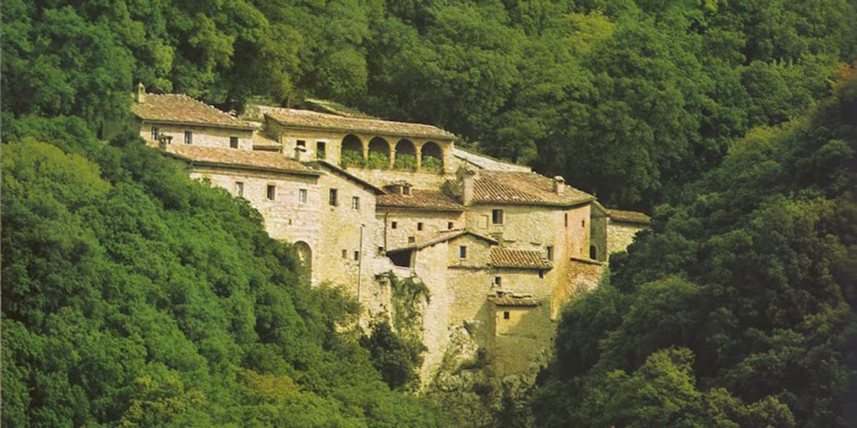 https://mdw-travel-data-us-east-1.s3.amazonaws.com/img/country/Italy/Hermitage-of-the-Carceri/img_01.jpg
