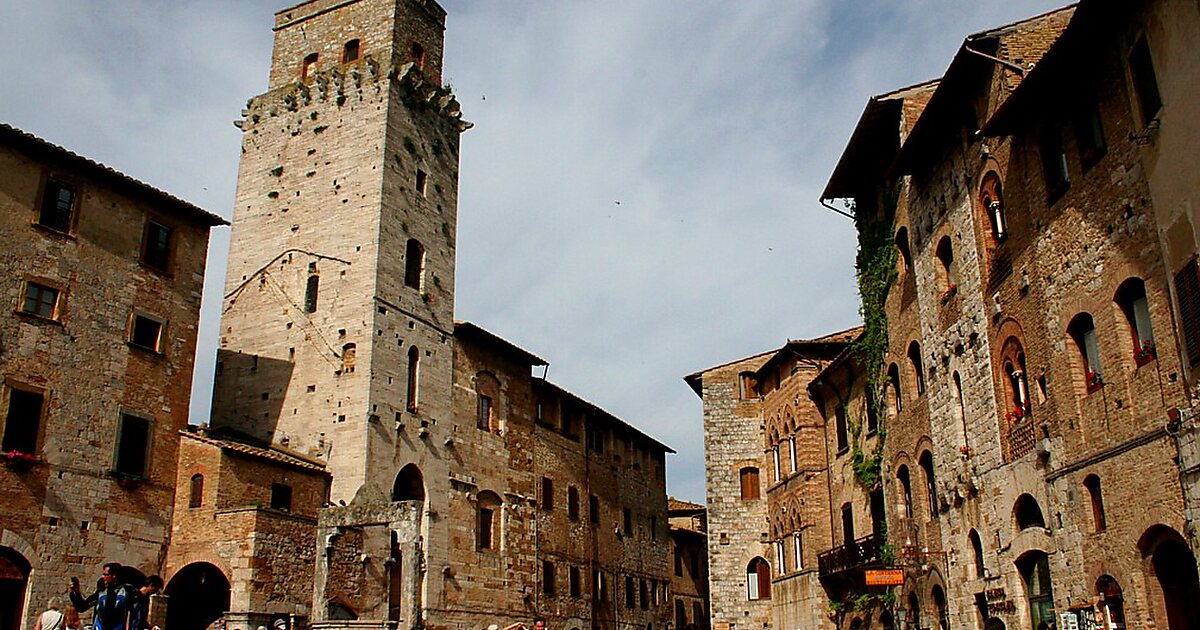 https://mdw-travel-data-us-east-1.s3.amazonaws.com/img/country/Italy/Historic-Centre-of-San-Gimignano/img_02.jpg