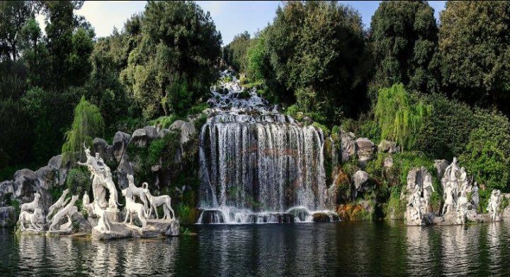 https://mdw-travel-data-us-east-1.s3.amazonaws.com/img/country/Italy/House-of-the-Small-Fountain/img_01.jpg