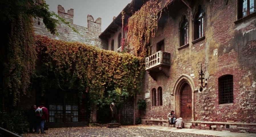 https://mdw-travel-data-us-east-1.s3.amazonaws.com/img/country/Italy/Juliets-House/img_04.jpg