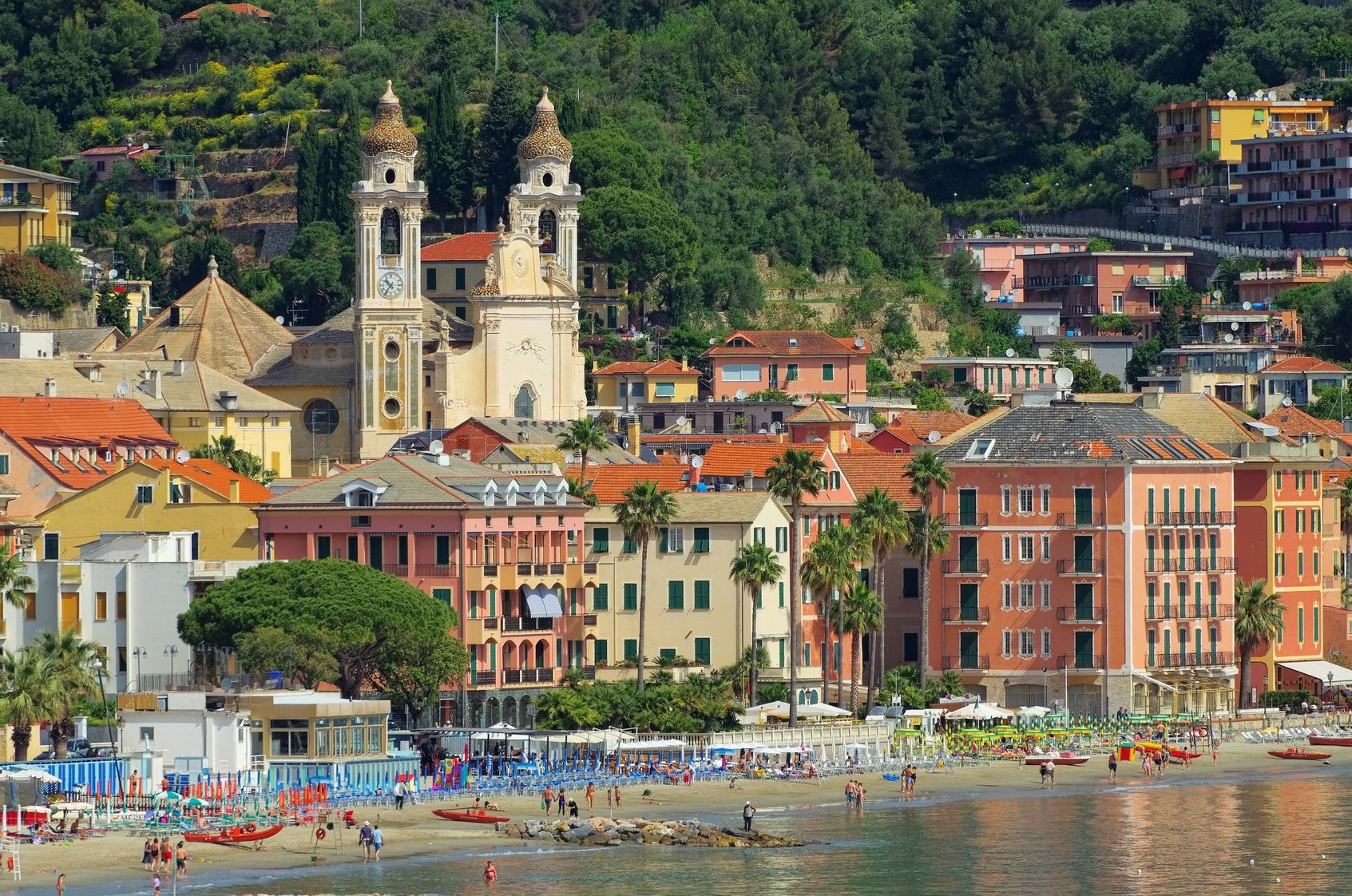 https://mdw-travel-data-us-east-1.s3.amazonaws.com/img/country/Italy/Laigueglia/img_01.jpg