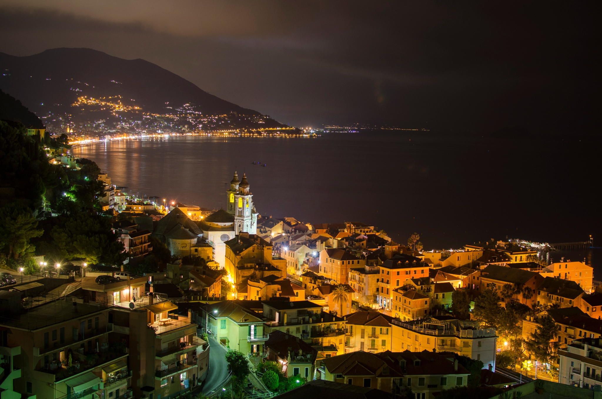 https://mdw-travel-data-us-east-1.s3.amazonaws.com/img/country/Italy/Laigueglia/img_03.jpg