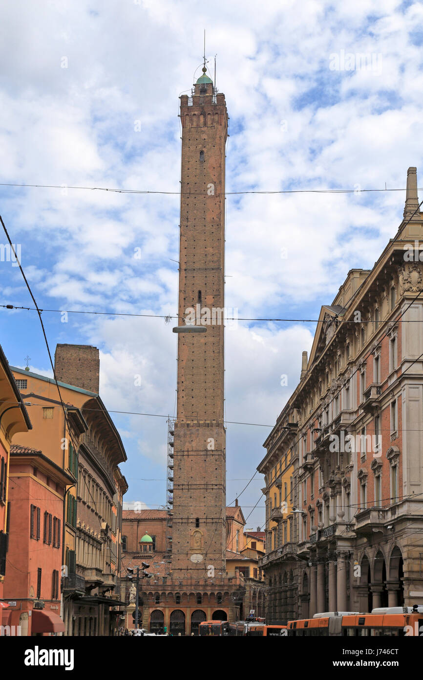 https://mdw-travel-data-us-east-1.s3.amazonaws.com/img/country/Italy/Le-Due-Torri/img_02.jpg