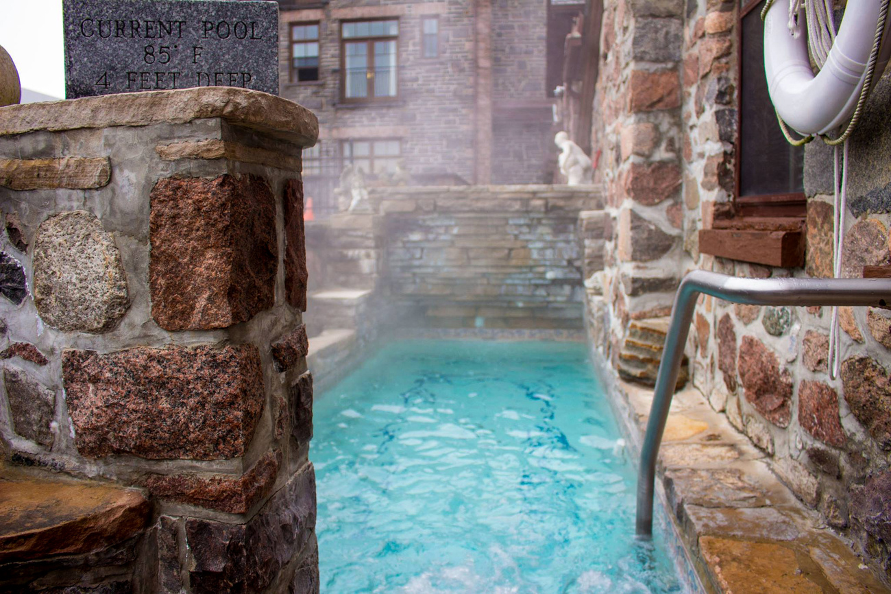 https://mdw-travel-data-us-east-1.s3.amazonaws.com/img/country/Italy/Leavingston-Grotto/img_02.jpg