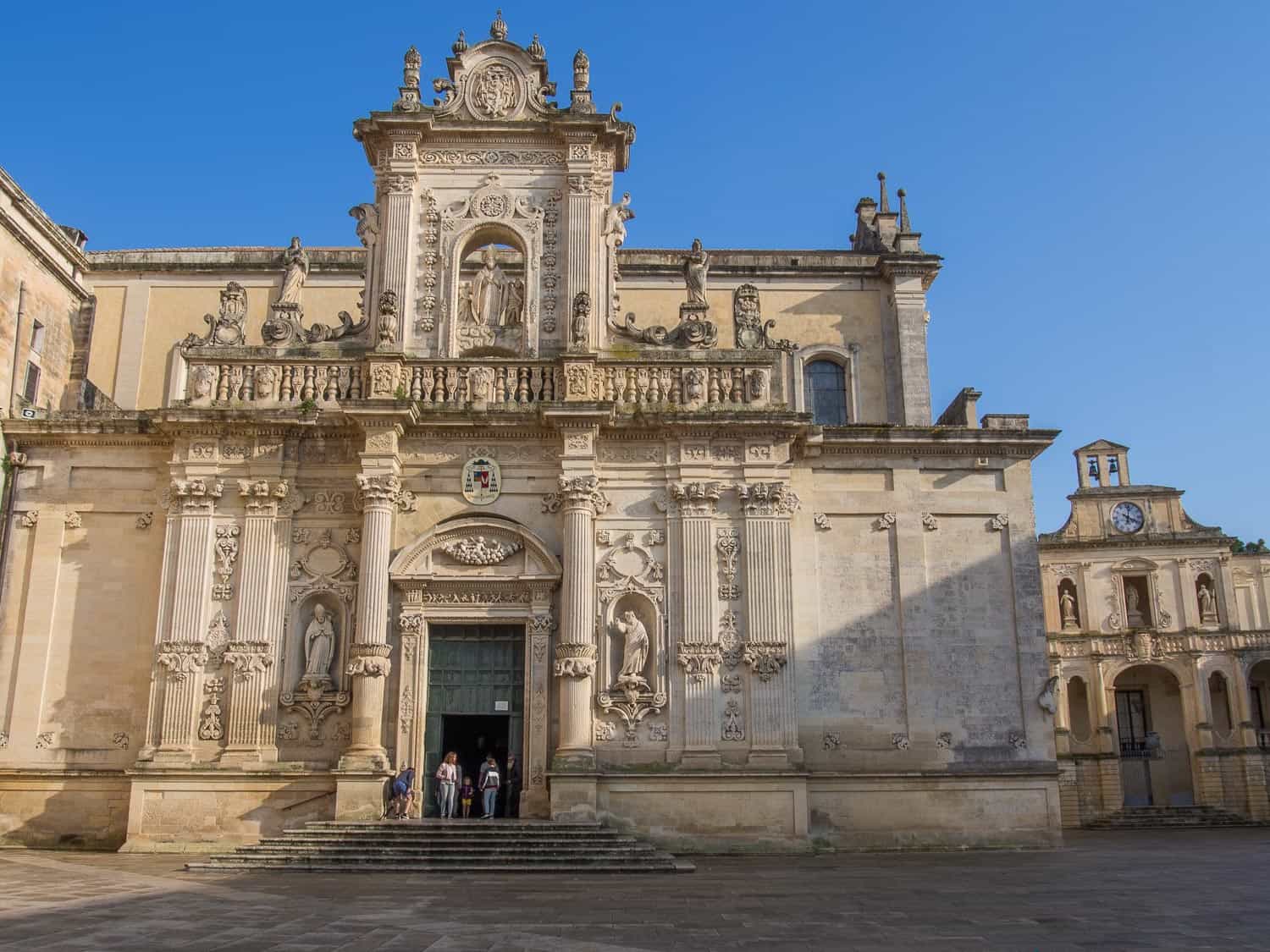 https://mdw-travel-data-us-east-1.s3.amazonaws.com/img/country/Italy/Lecce/img_00.jpg