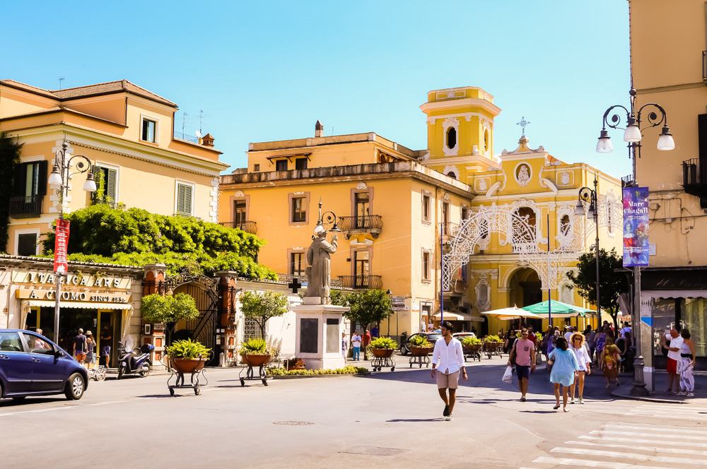 https://mdw-travel-data-us-east-1.s3.amazonaws.com/img/country/Italy/Lemon-Tours-Sorrento/img_02.jpg